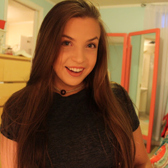 Meet your Posher, Julia - Picture 1 of 1